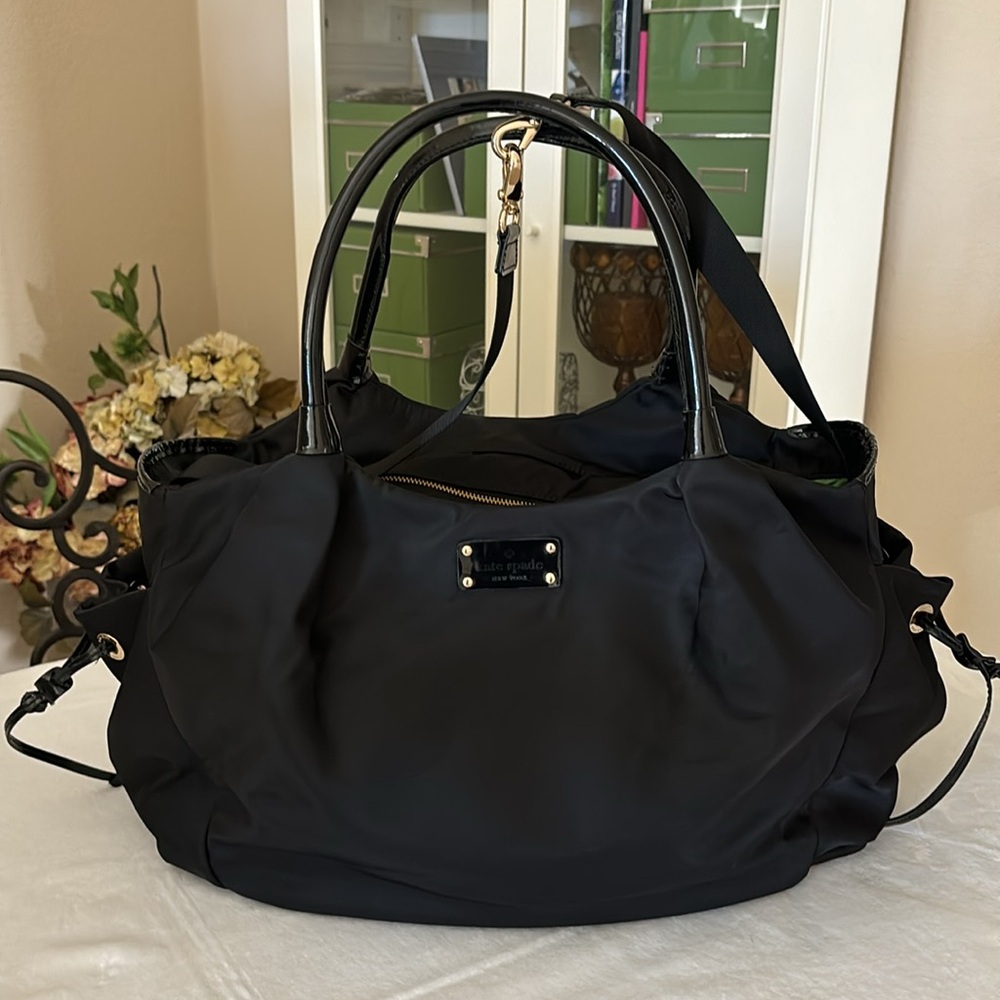 KATE SPADE ♠️ AUTHENTIC DIAPER BAG- BLACK WITH GOLD COLOR HARDWARE - Picture 4 of 17